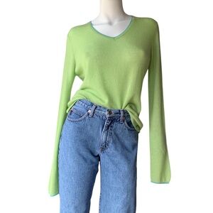 Vintage 100% cashmere v-neck almost crewneck sweater - size M